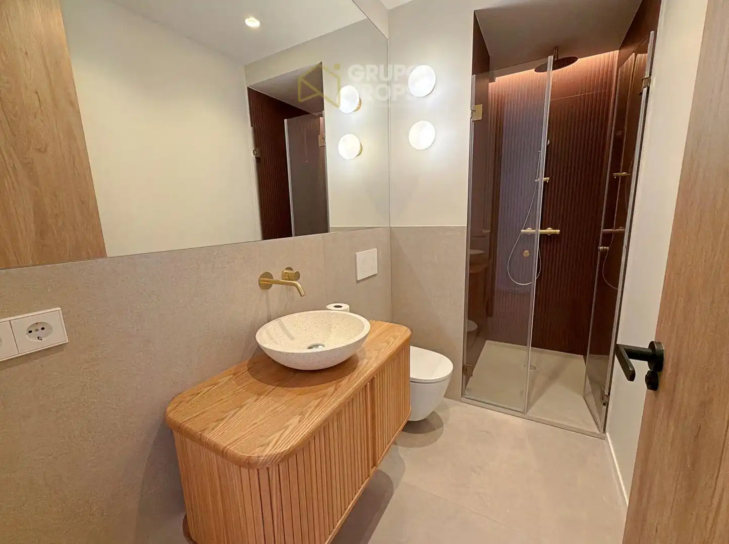 Baño de Apartamento en venta en Madrid con Calefacción y Amueblado