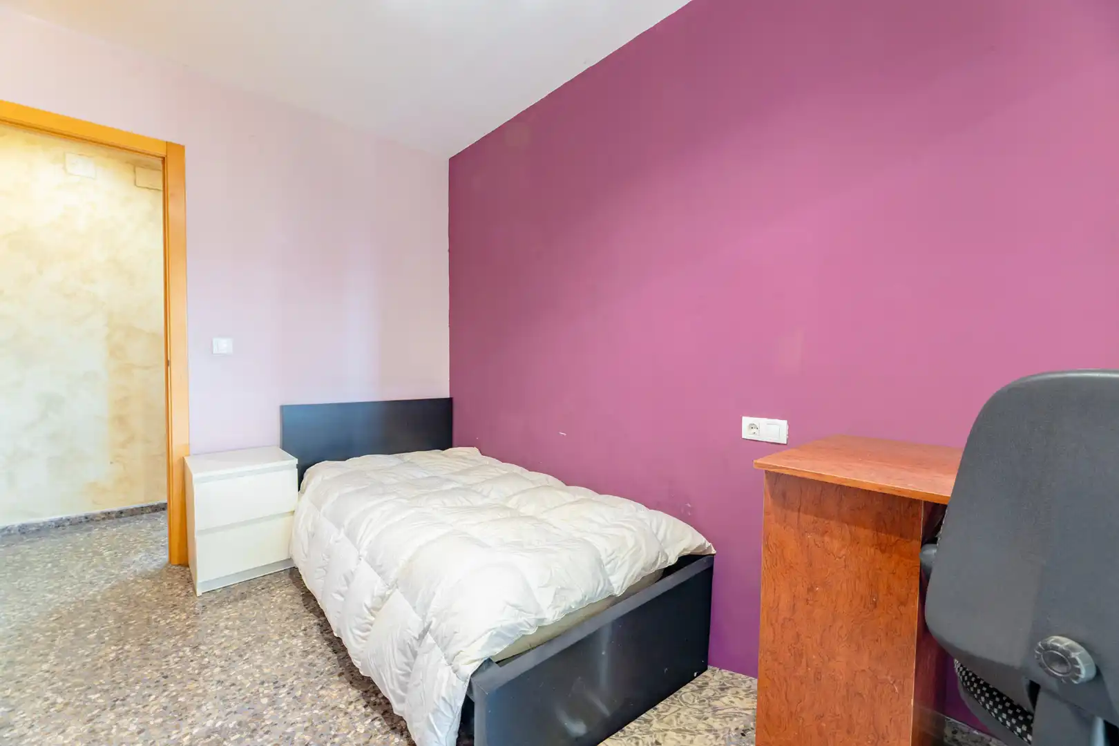 Bedroom of Flat for sale in Paterna  with Air Conditioner, Storage room and Balcony