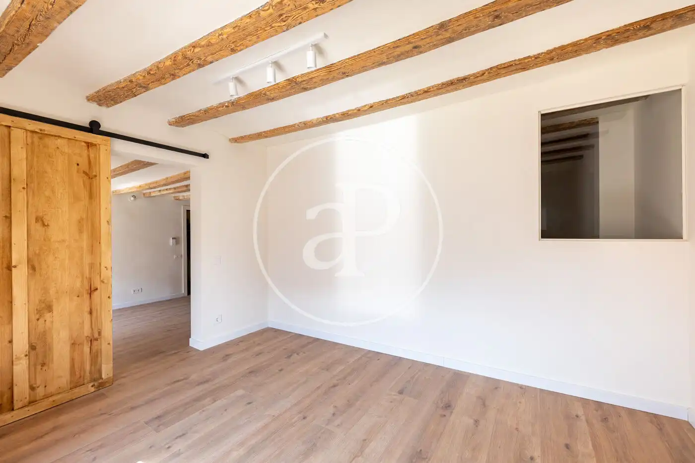 Piso en venta en Barcelona con Calefacción y Balcón