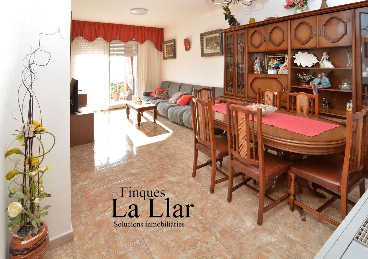 Sala d'estar de Casa adosada en venda en Sant Vicenç Dels Horts amb Calefacció, Jardí privat i Terrassa