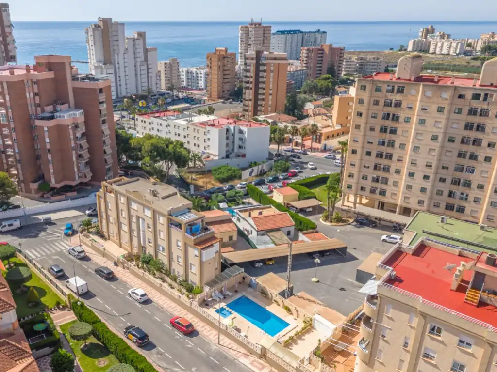 Vista exterior de Ático en venta en El Campello con Aire acondicionado, Terraza y Amueblado