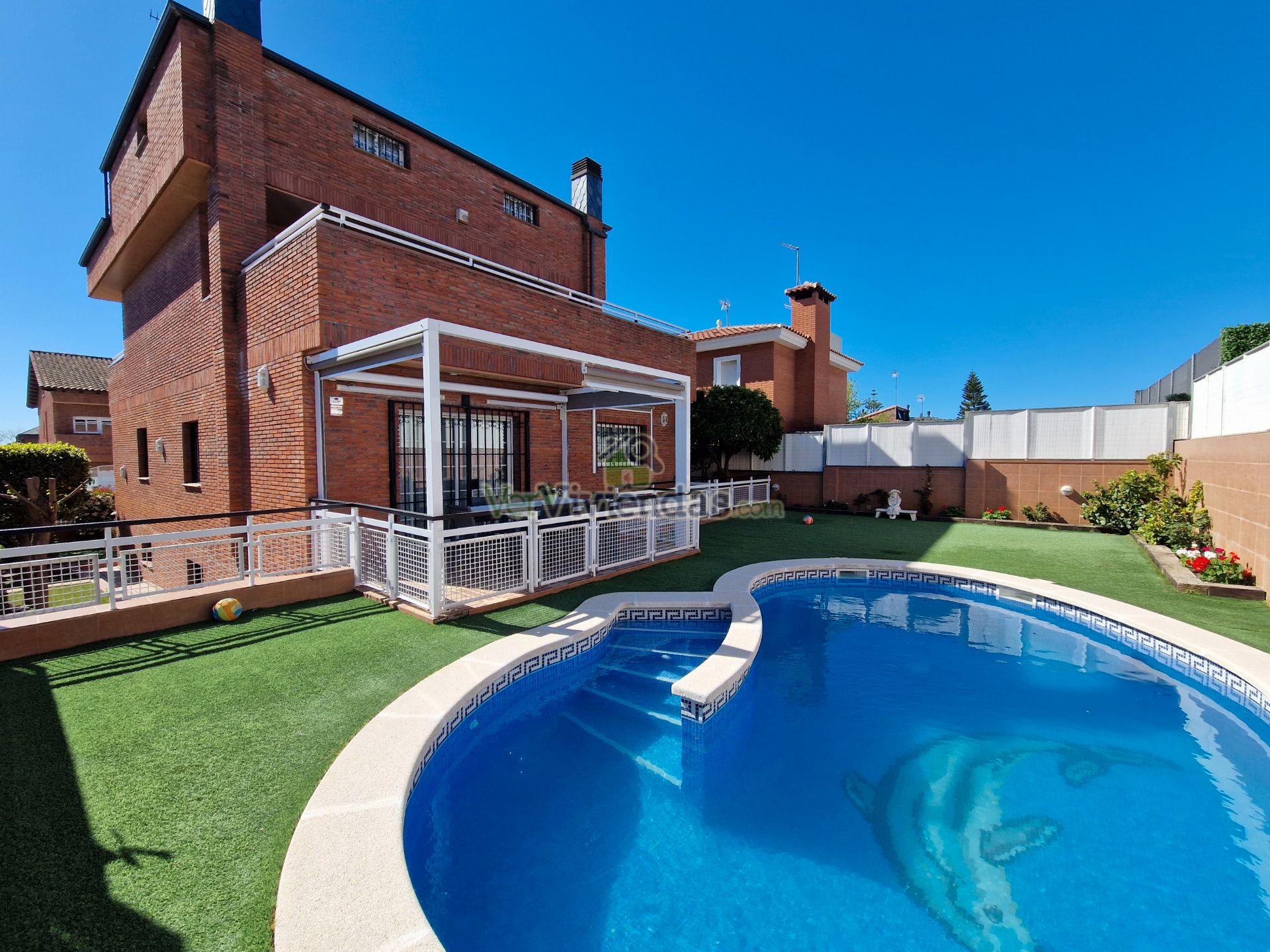 Piscina de Casa o xalet en venda en Viladecans amb Aire condicionat, Calefacció i Jardí privat