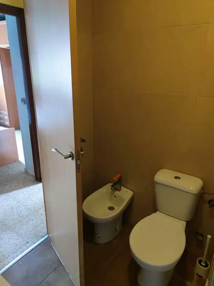 Bathroom of Flat for sale in Sevilla  with Air Conditioner and Storage room