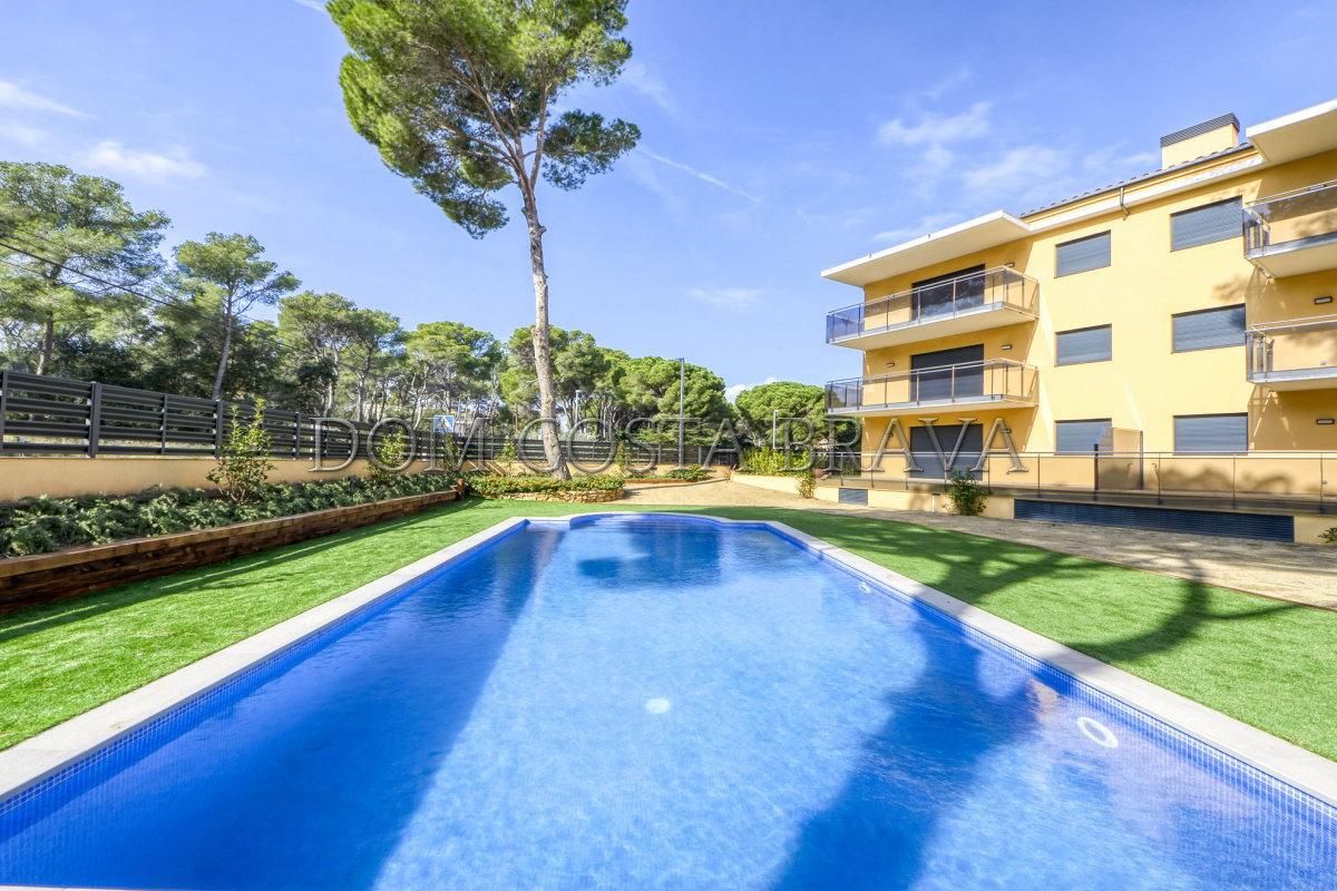 Piscina de Pis en venda en Palau-sator amb Calefacció i Balcó