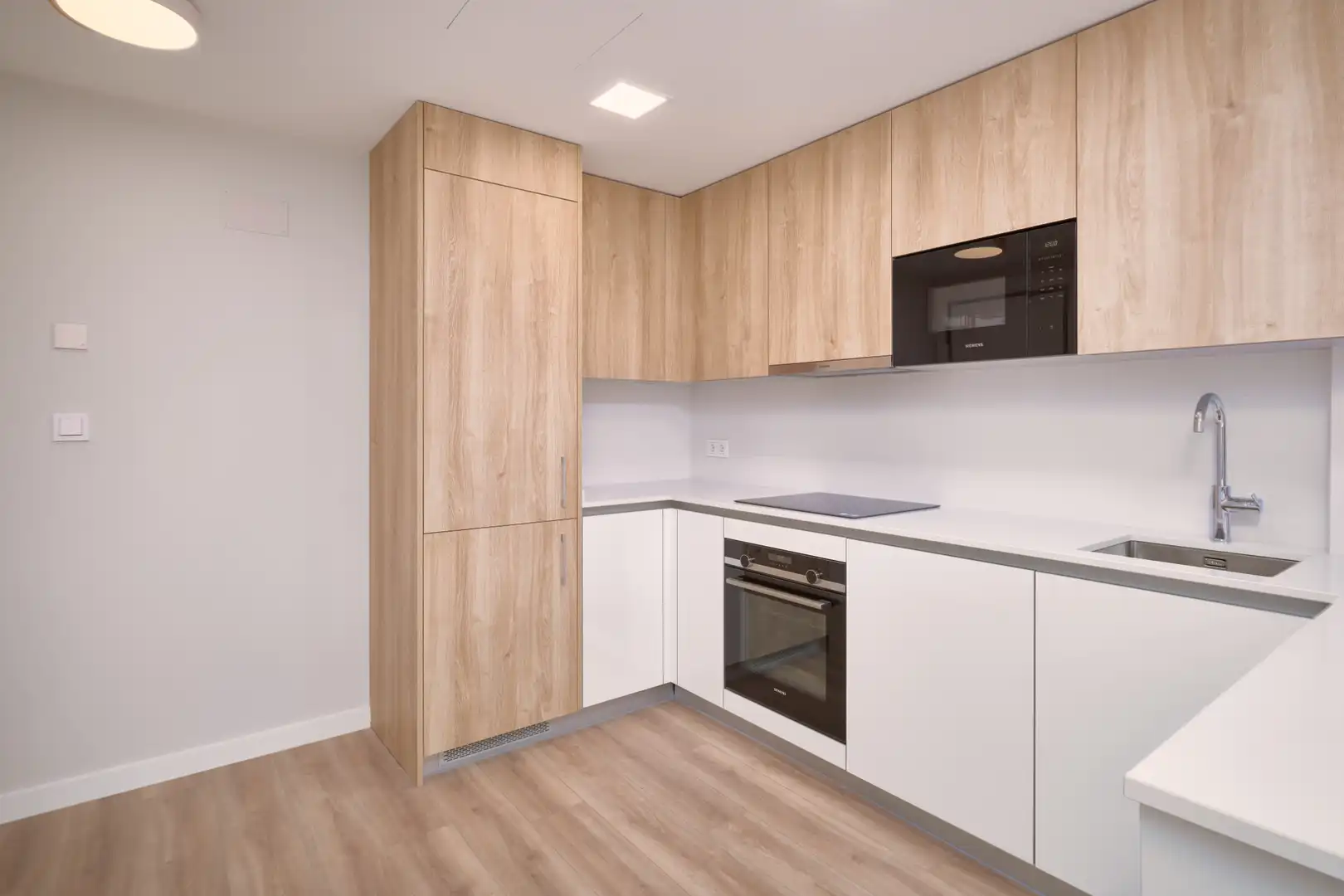 Küche von Wohnung zur Miete in Madrid mit Klimaanlage, Terrasse und Abstellraum