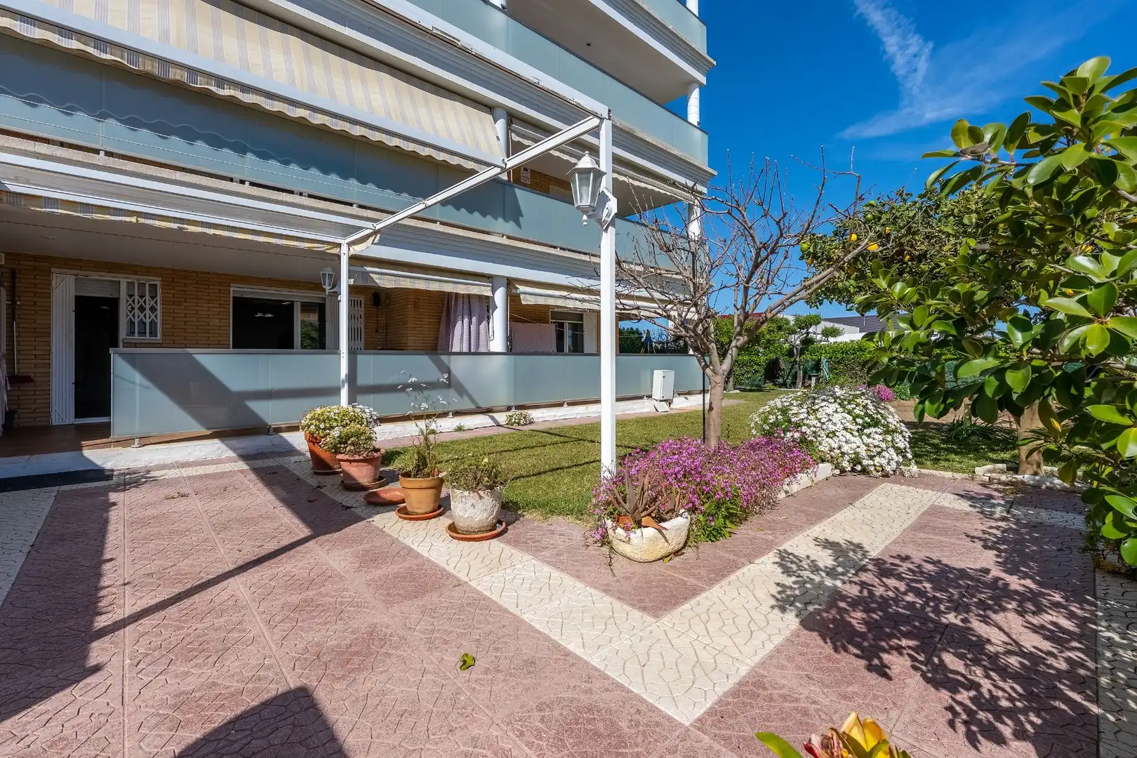 Vista exterior de Piso en venta en Cunit con Aire acondicionado, Calefacción y Jardín privado