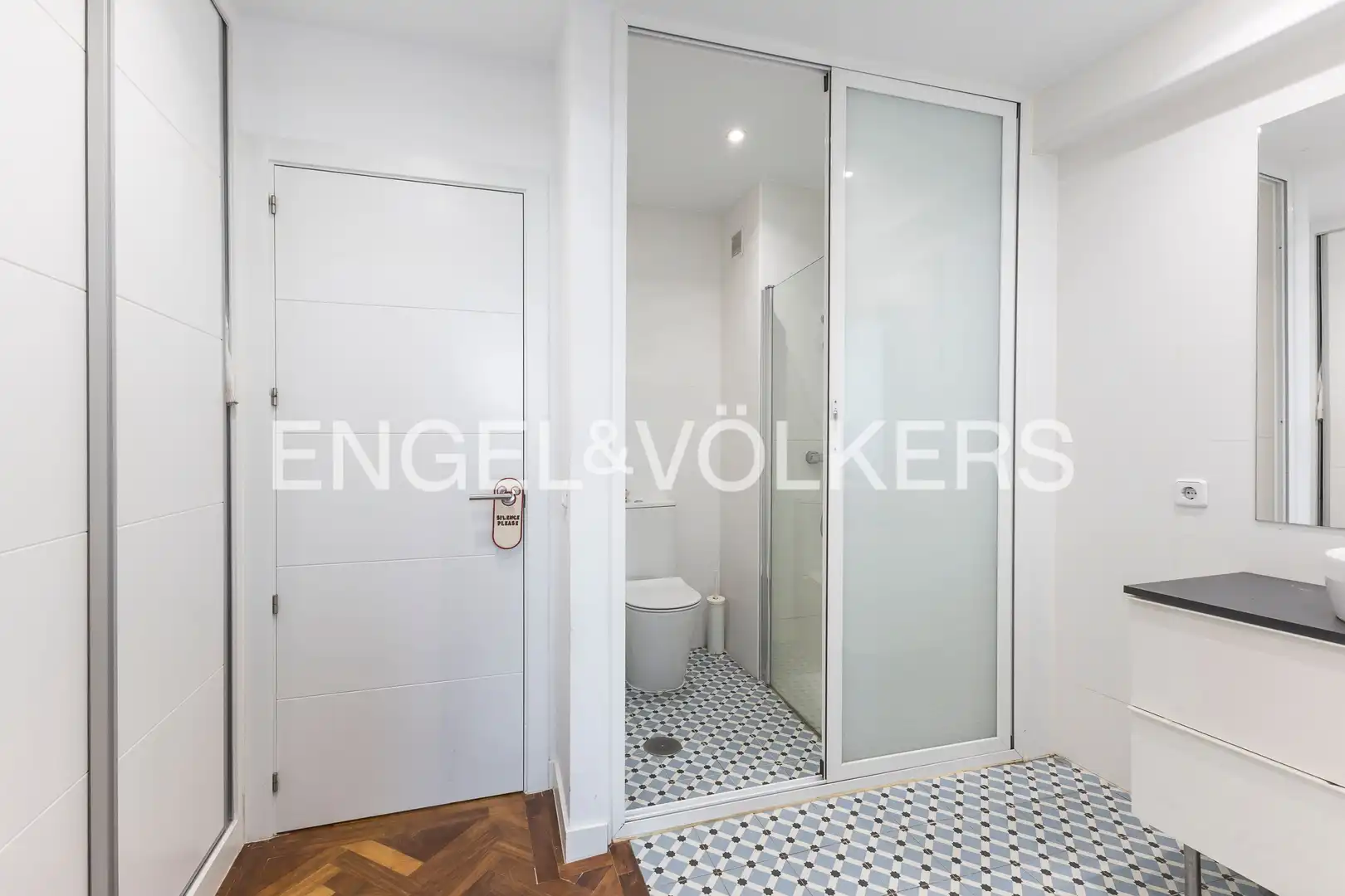 Badezimmer von Wohnung zum Verkauf in Madrid mit Klimaanlage und Heizung