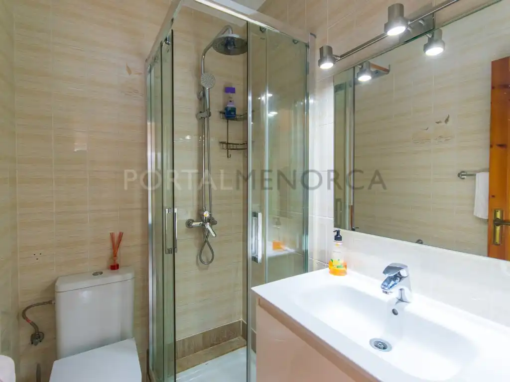 Bany de Apartament en venda en Es Mercadal amb Aire condicionat, Terrassa i Piscina