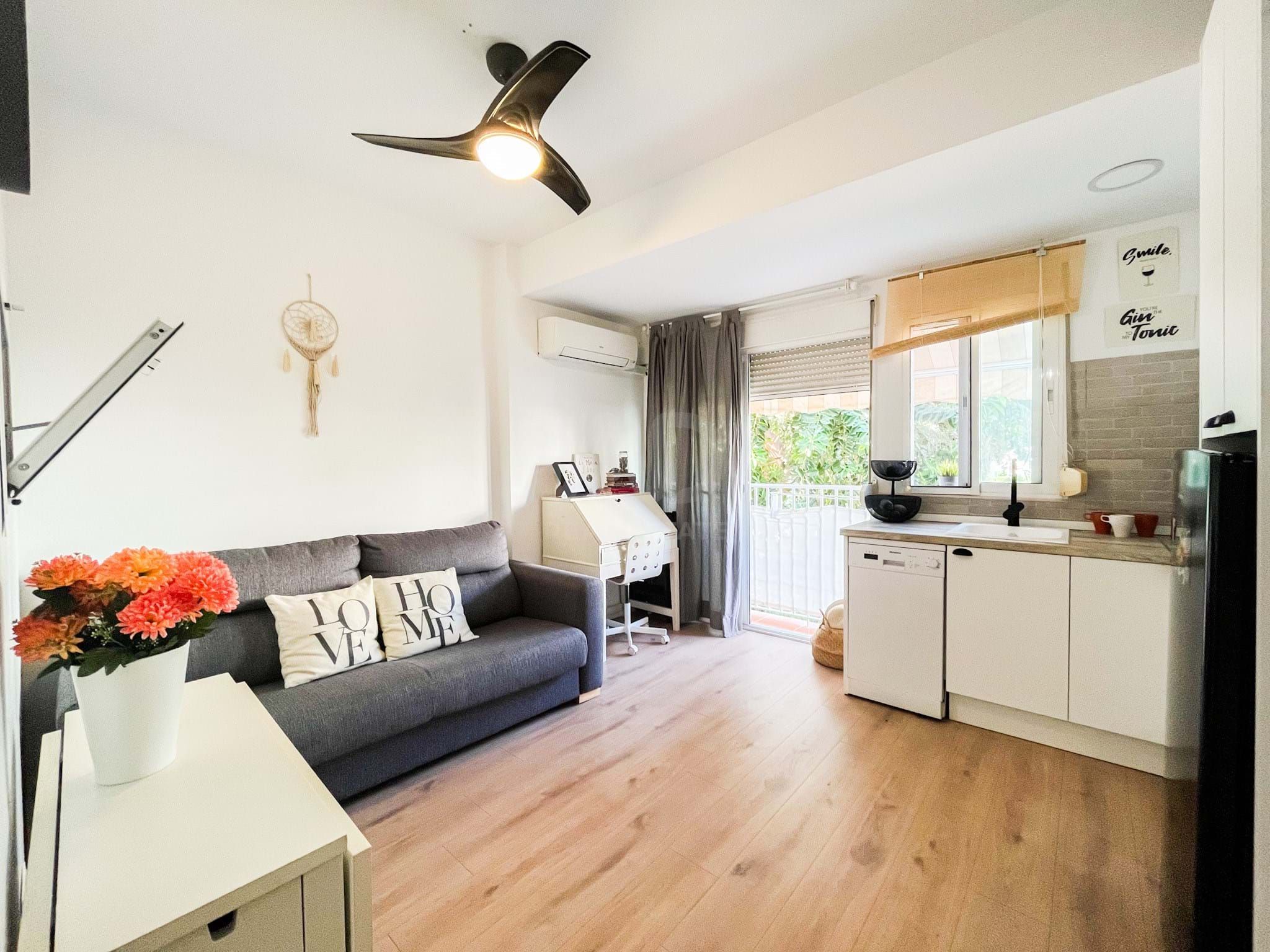 Living room of Flat for sale in Torremolinos  with Air Conditioner and Heating