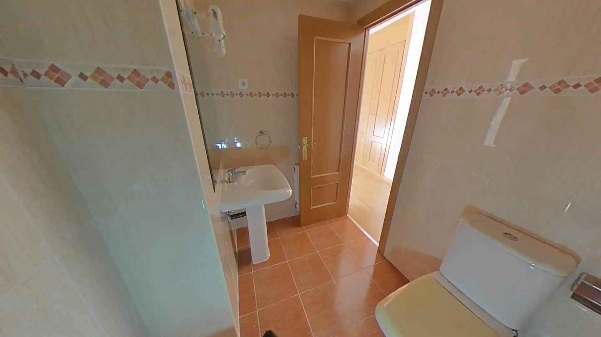 Baño de Piso en venta en Pinto con Trastero y Piscina comunitaria