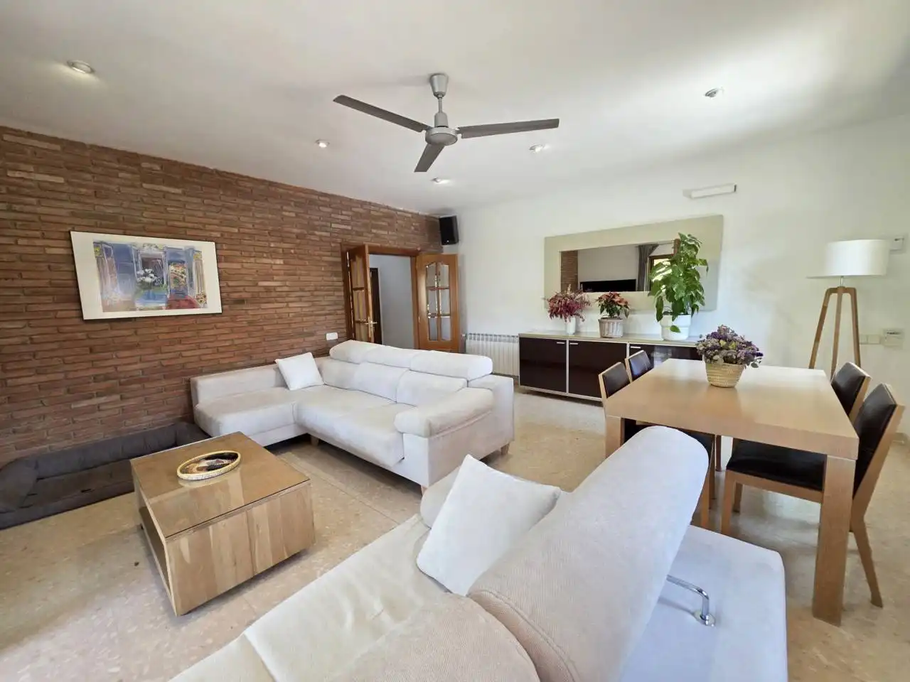 Sala de estar de Casa o chalet en venta en Montcada i Reixac con Aire acondicionado, Calefacción y Jardín privado