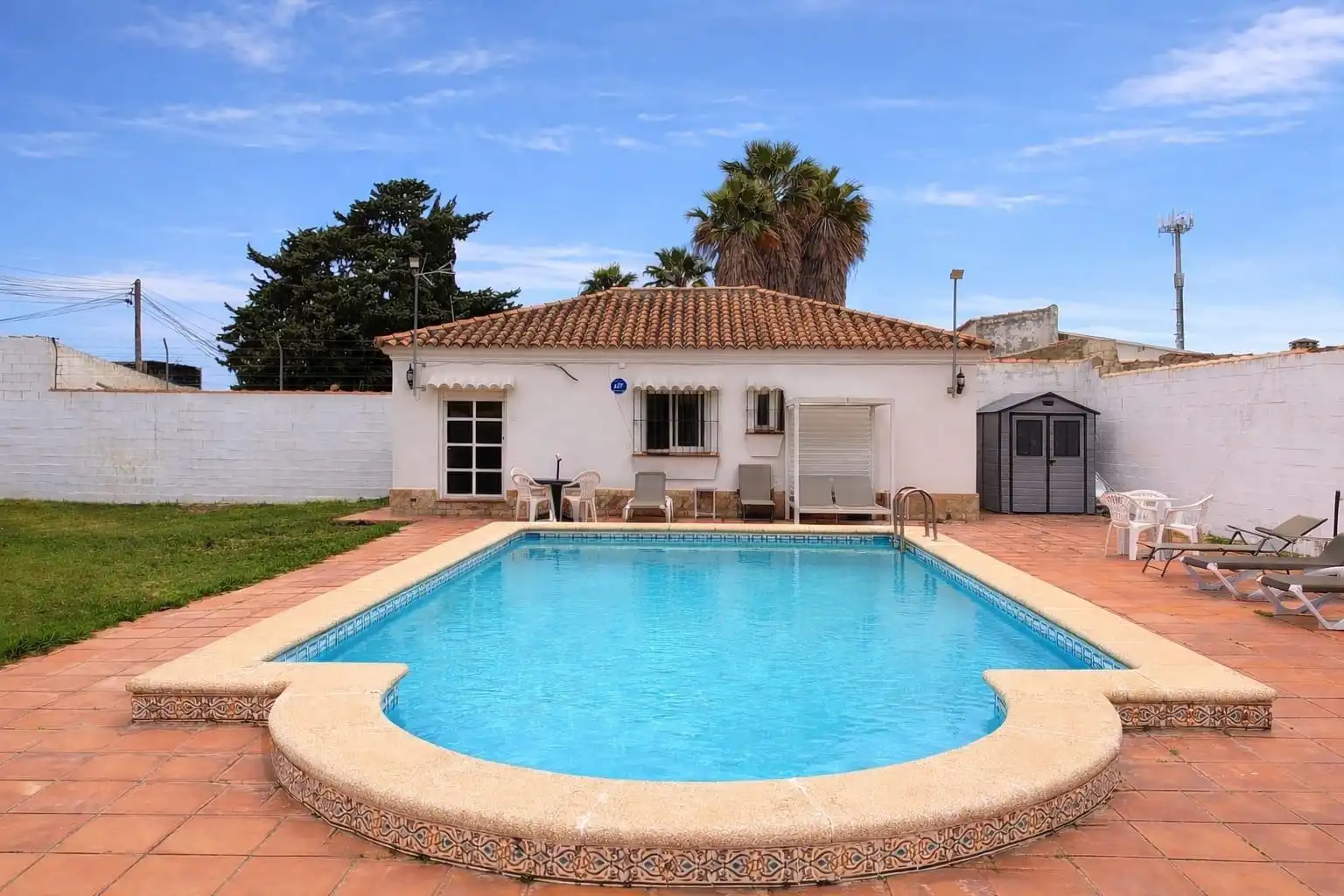 Piscina de Casa o xalet en venda en Chiclana de la Frontera amb Aire condicionat, Jardí privat i Traster
