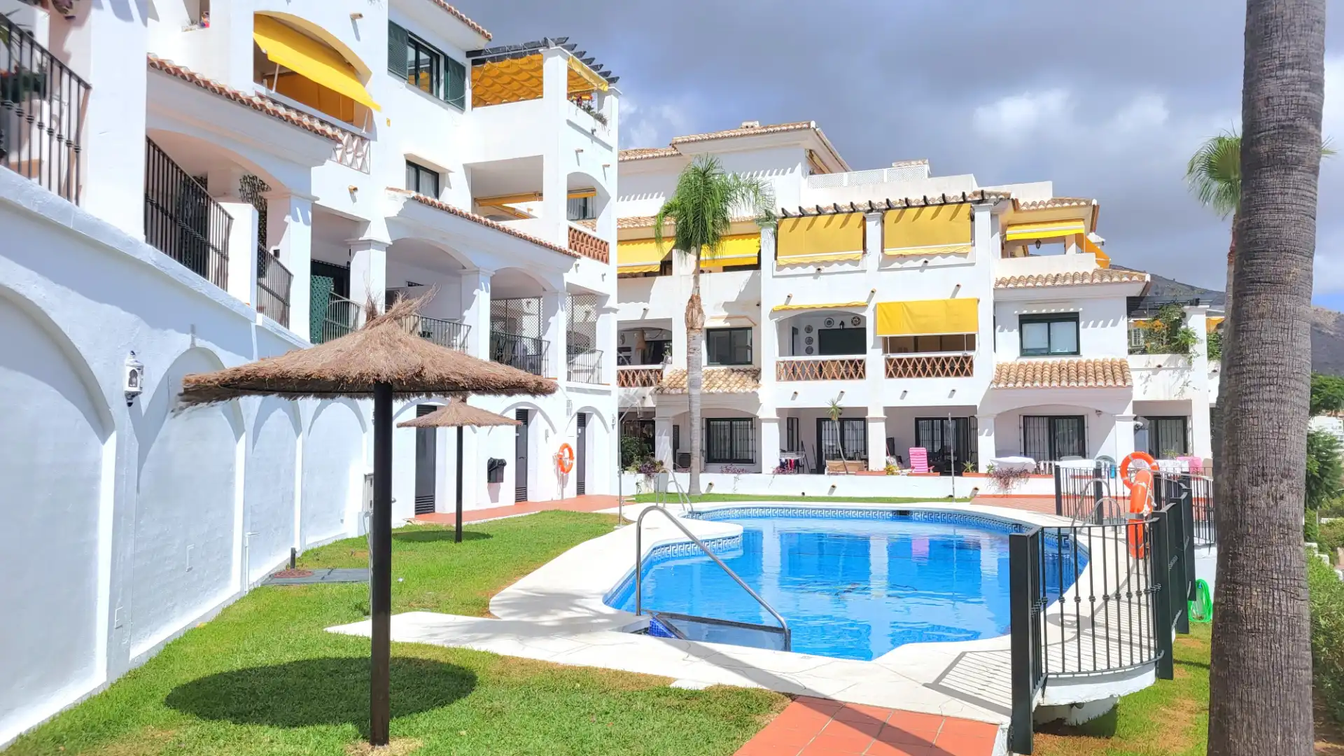 Vista exterior de Apartamento en venta en Benalmádena pueblo