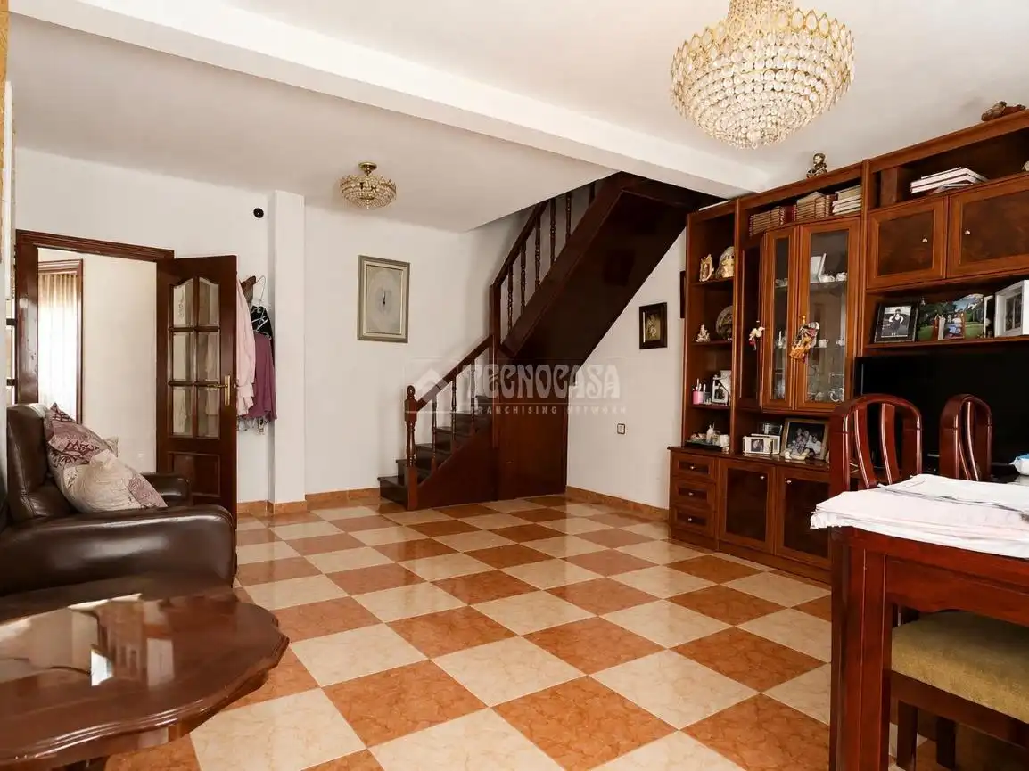 Living room of Houses for sale in Pinto  with Air Conditioner and Heating