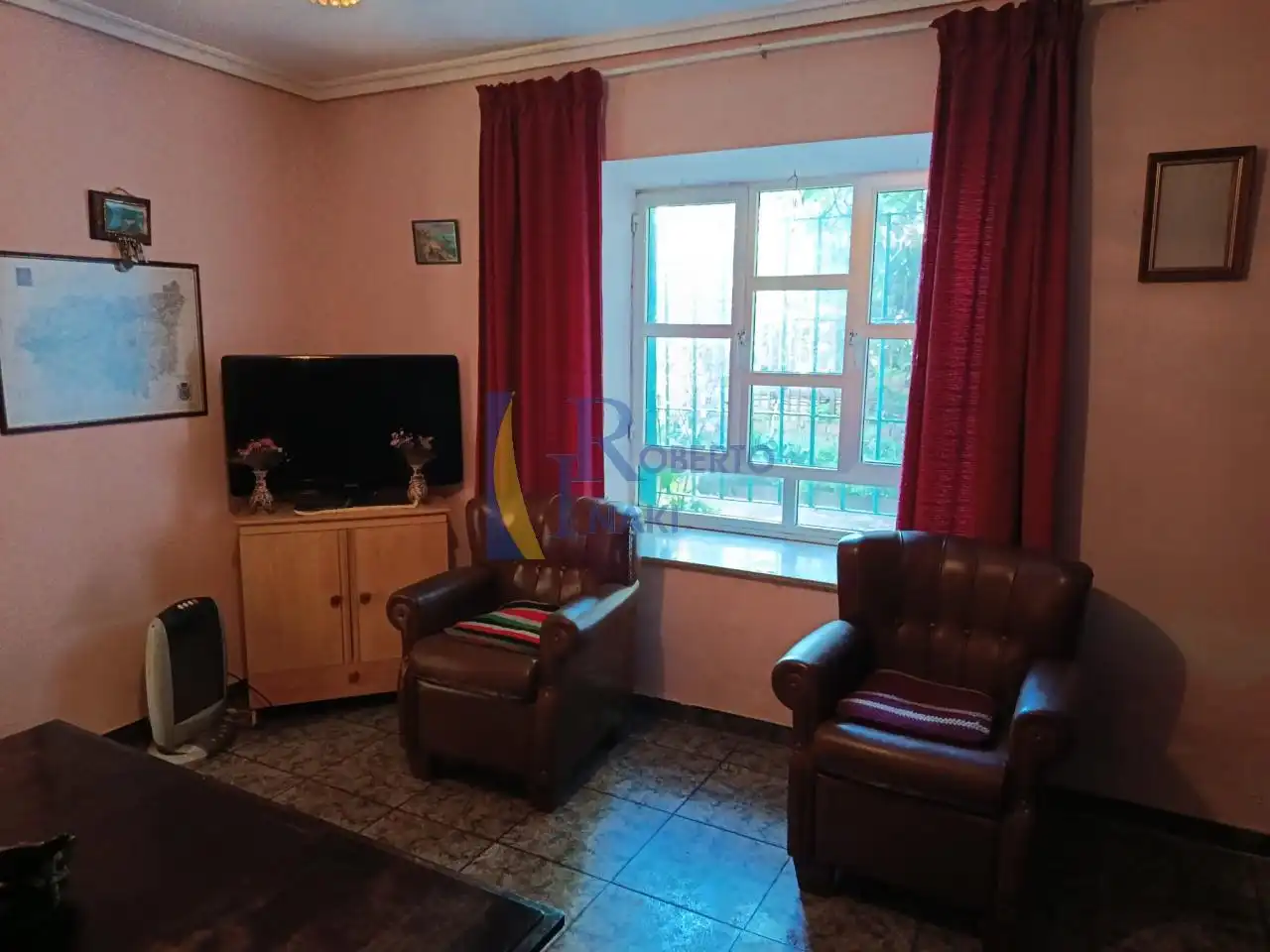 Sala d'estar de Casa o xalet en venda en Algadefe amb Calefacció i Jardí privat