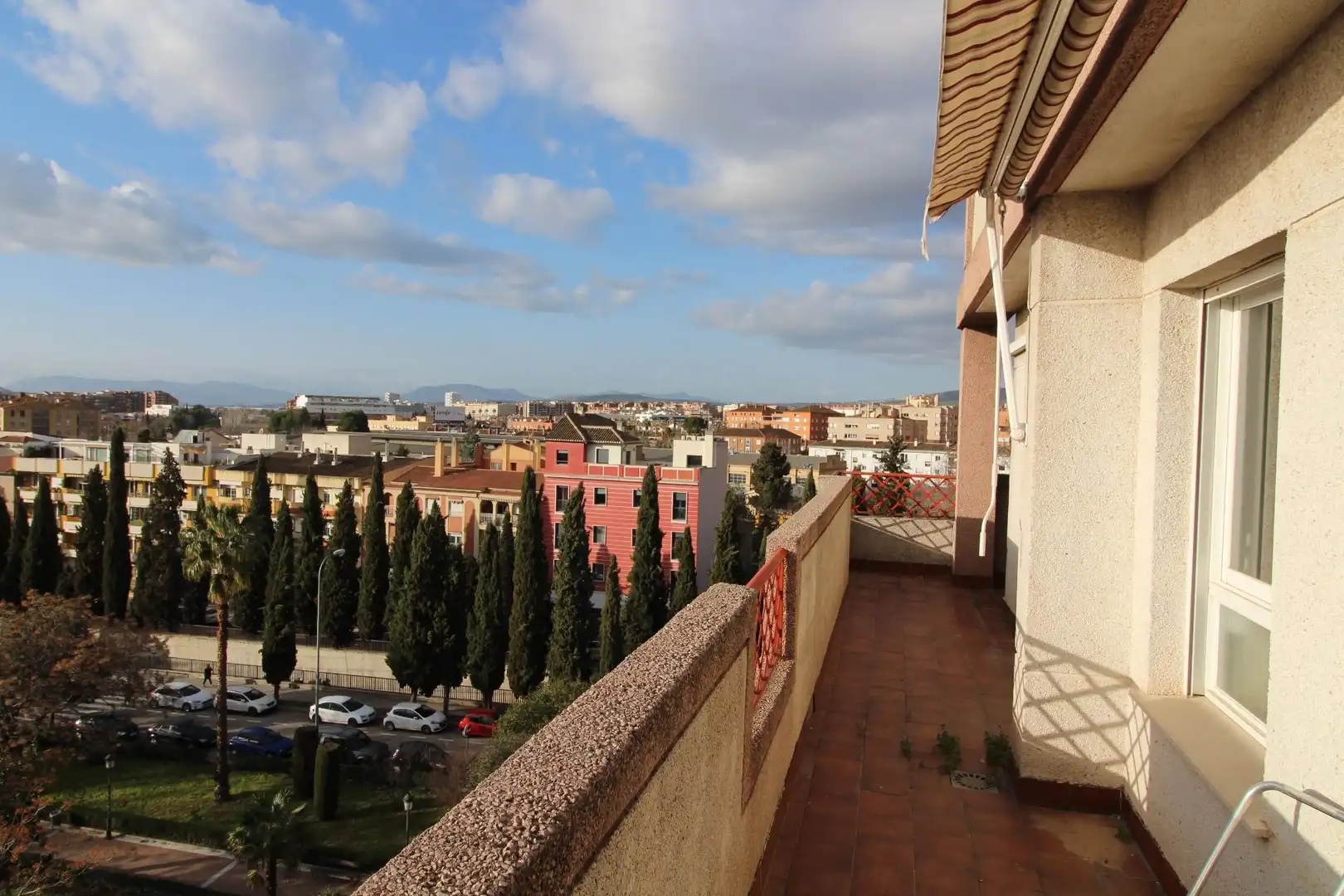 Vista exterior de Piso de alquiler en Granada con Aire acondicionado, Calefacción y Terraza