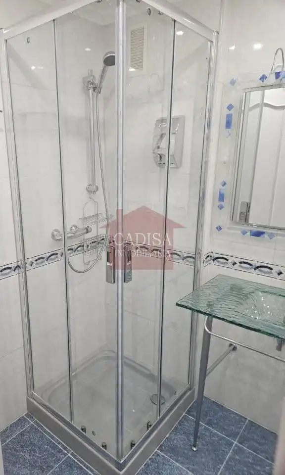 Baño de Piso para compartir en Salamanca con Calefacción y Amueblado