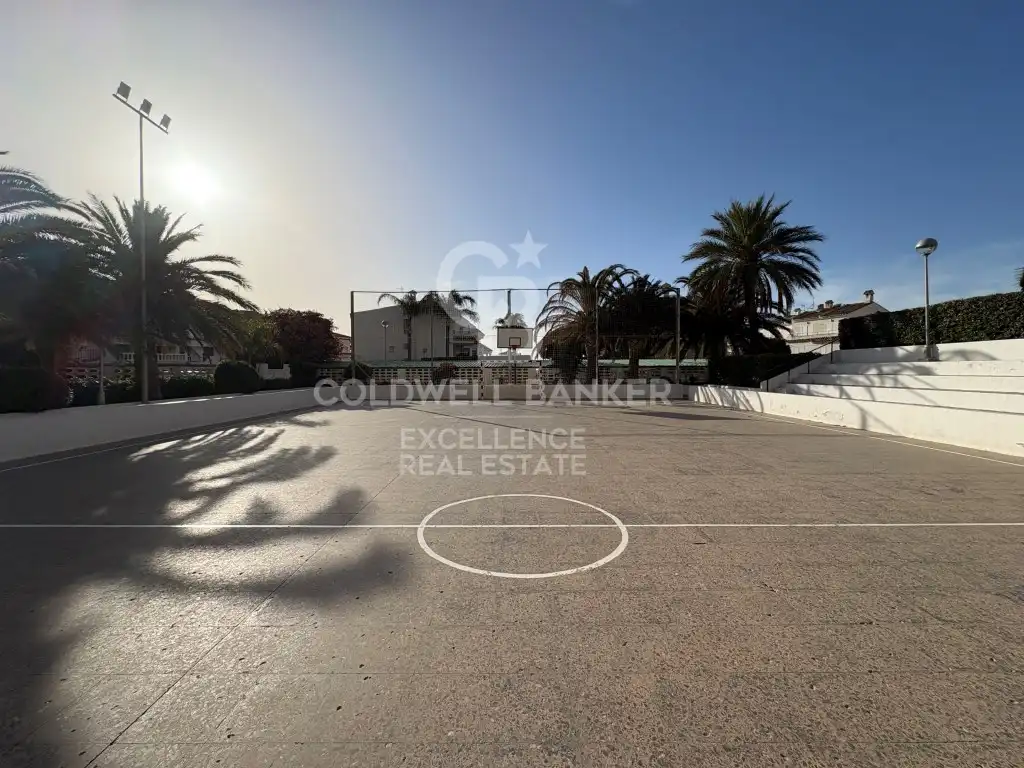 Vista exterior de Planta baja en venta en El Puig de Santa Maria con Jardín privado, Piscina y Horno