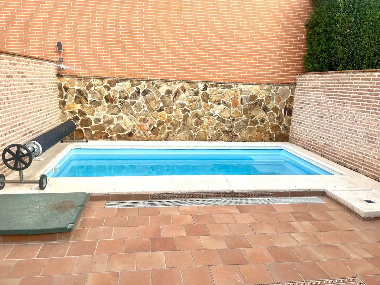 Piscina de Casa adosada en venda en Parla amb Aire condicionat, Calefacció i Terrassa