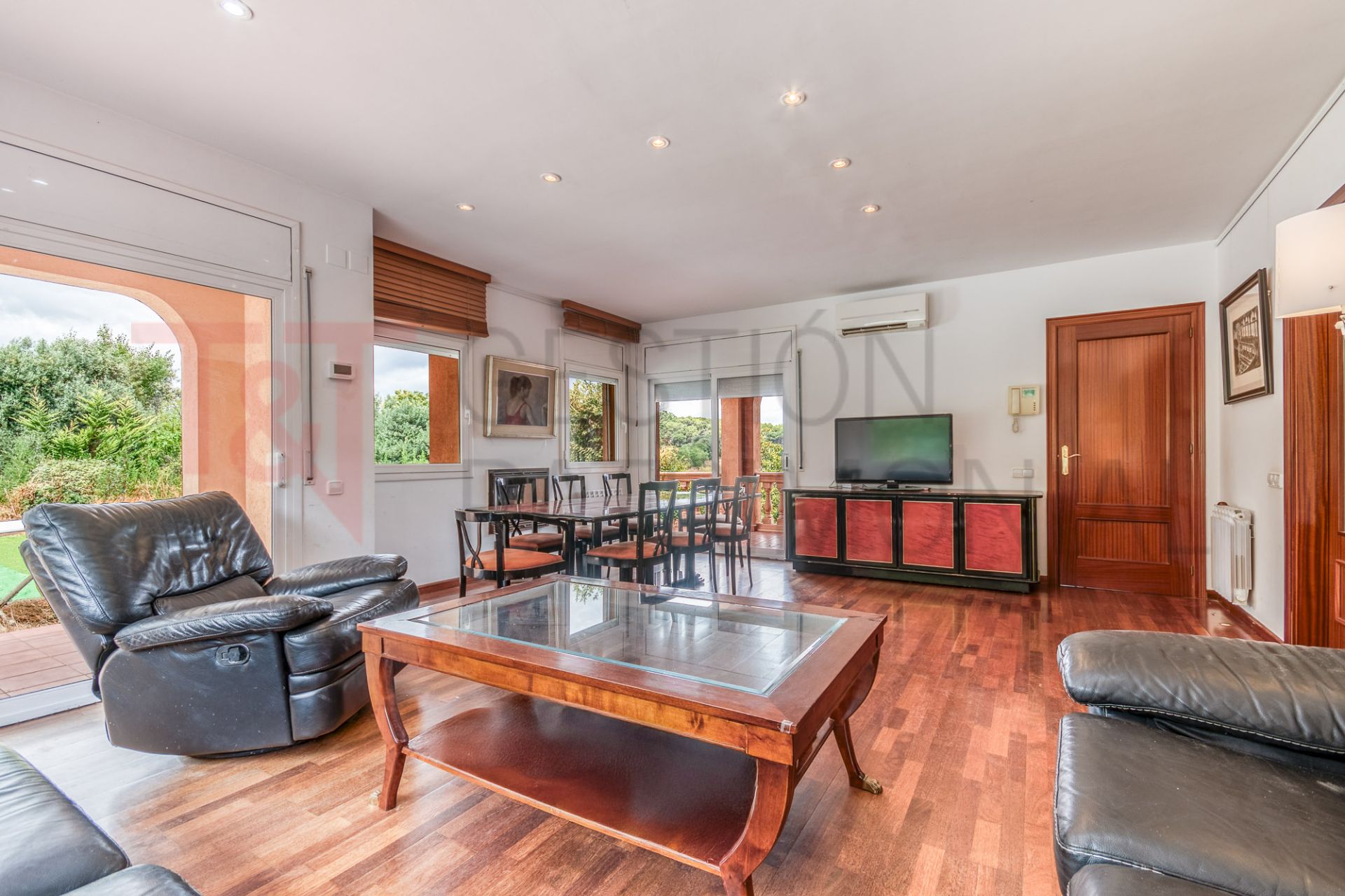 Sala d'estar de Casa o xalet en venda en Santa Eulàlia de Ronçana amb Aire condicionat, Calefacció i Jardí privat
