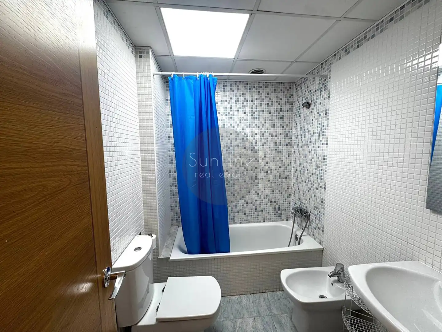 Badezimmer von Einfamilien-Reihenhaus zur Miete in Moncada mit Klimaanlage, Privatgarten und Terrasse