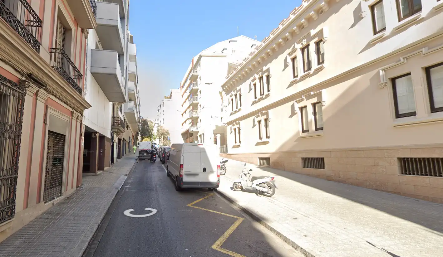 Exterior view of Study for sale in Barcelona  with Air Conditioner, Heating and Furnished