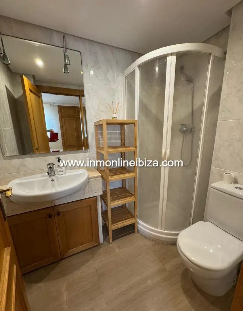 Baño de Piso de alquiler en Eivissa con Aire acondicionado, Terraza y Amueblado