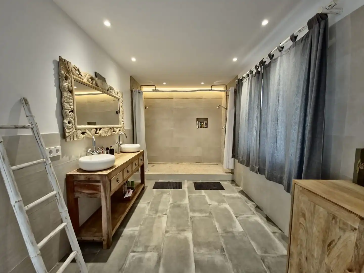 Bany de Casa o xalet en venda en Santa Eulària des Riu amb Aire condicionat, Calefacció i Jardí privat