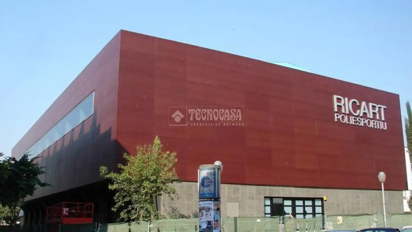 Vista exterior de Piso en venta en Sant Adrià de Besòs con Aire acondicionado