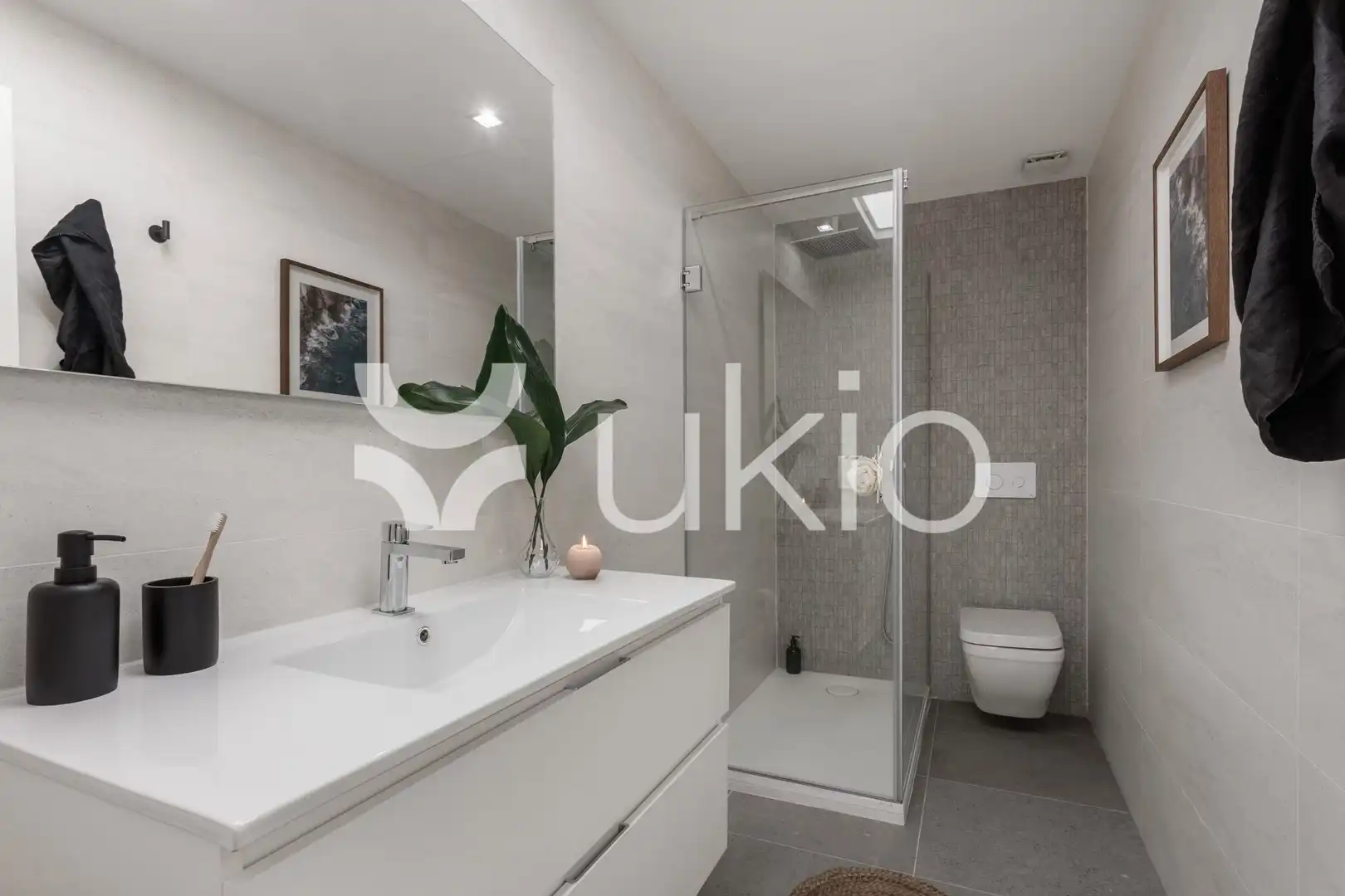 Bany de Apartament de lloguer en Madrid amb Aire condicionat, Calefacció i Moblat