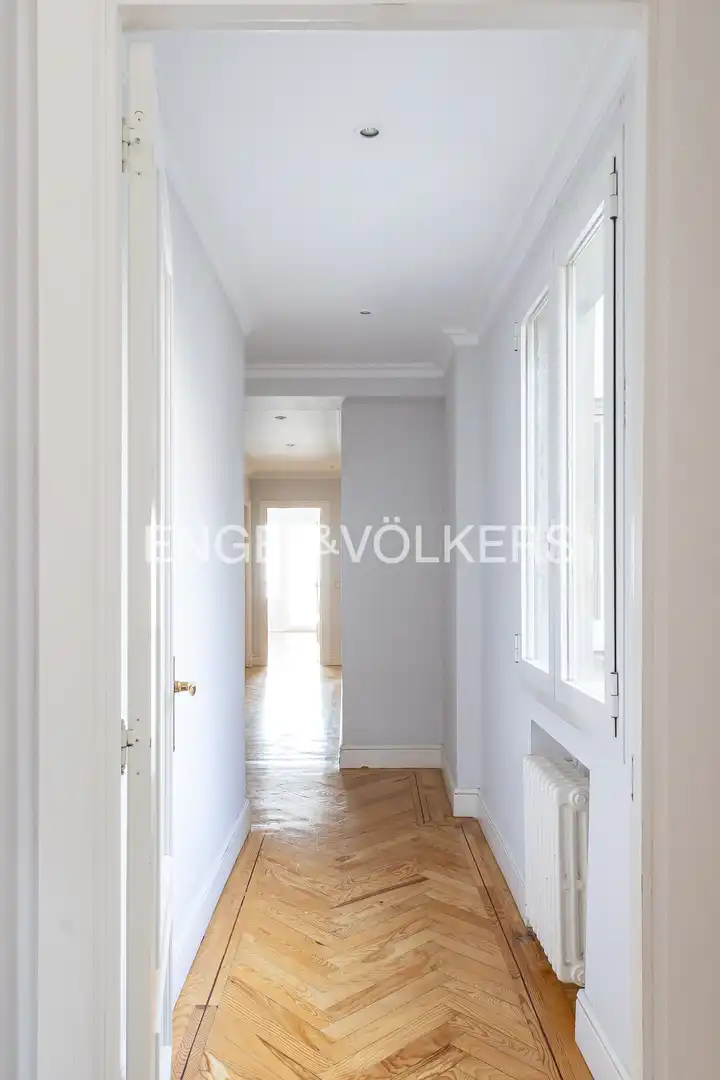 Piso en venta en Madrid con Calefacción, Terraza y Trastero