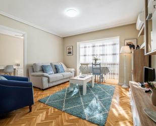 Sala d'estar de Apartament de lloguer en  Madrid Capital amb Aire condicionat