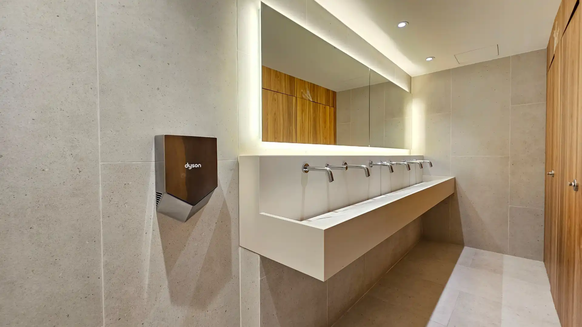 Badezimmer von Büro zur Miete in Barcelona mit Klimaanlage, Heizung und Alarm