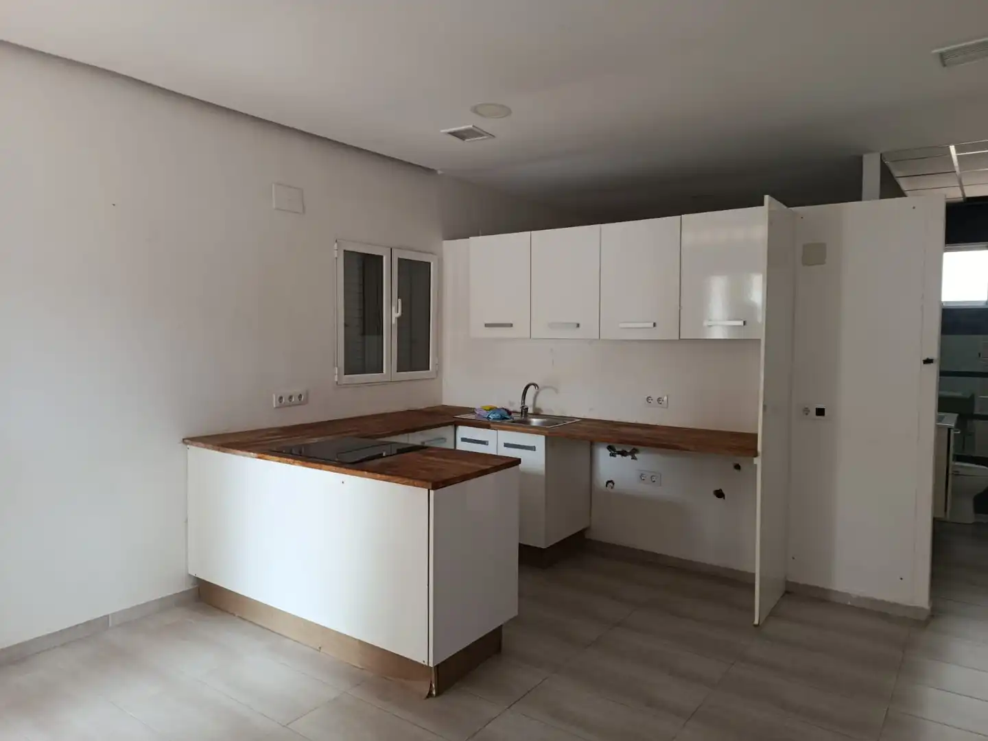 Cuina de Apartament en venda en Chiva amb Aire condicionat, Terrassa i Piscina comunitària