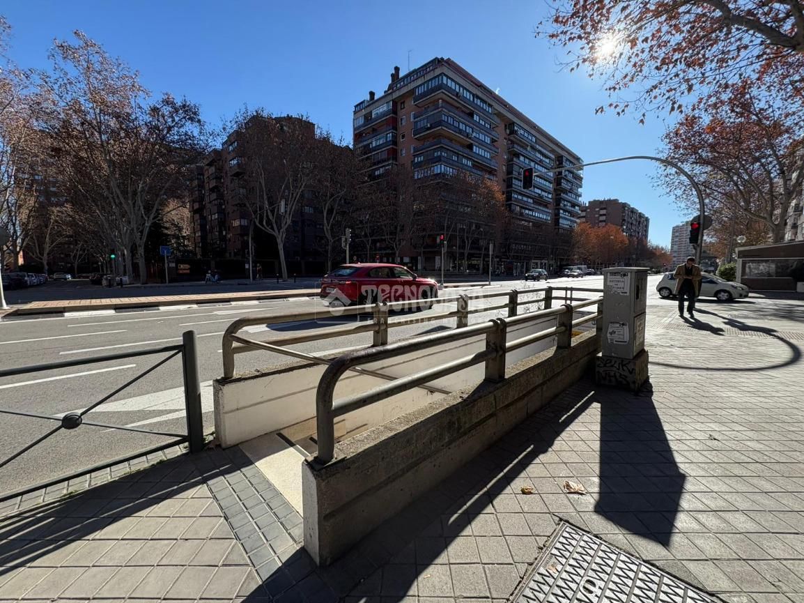 Exterior view of Garage for sale in  Madrid Capital