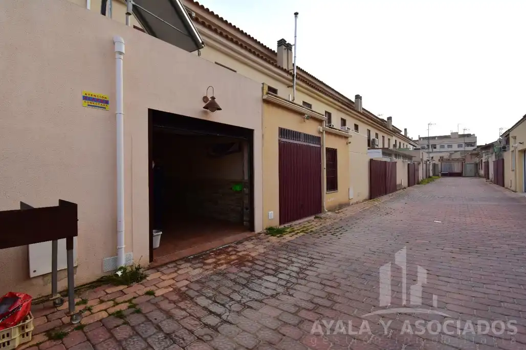 Vista exterior de Casa o xalet en venda en Torre-Pacheco amb Aire condicionat, Calefacció i Jardí privat