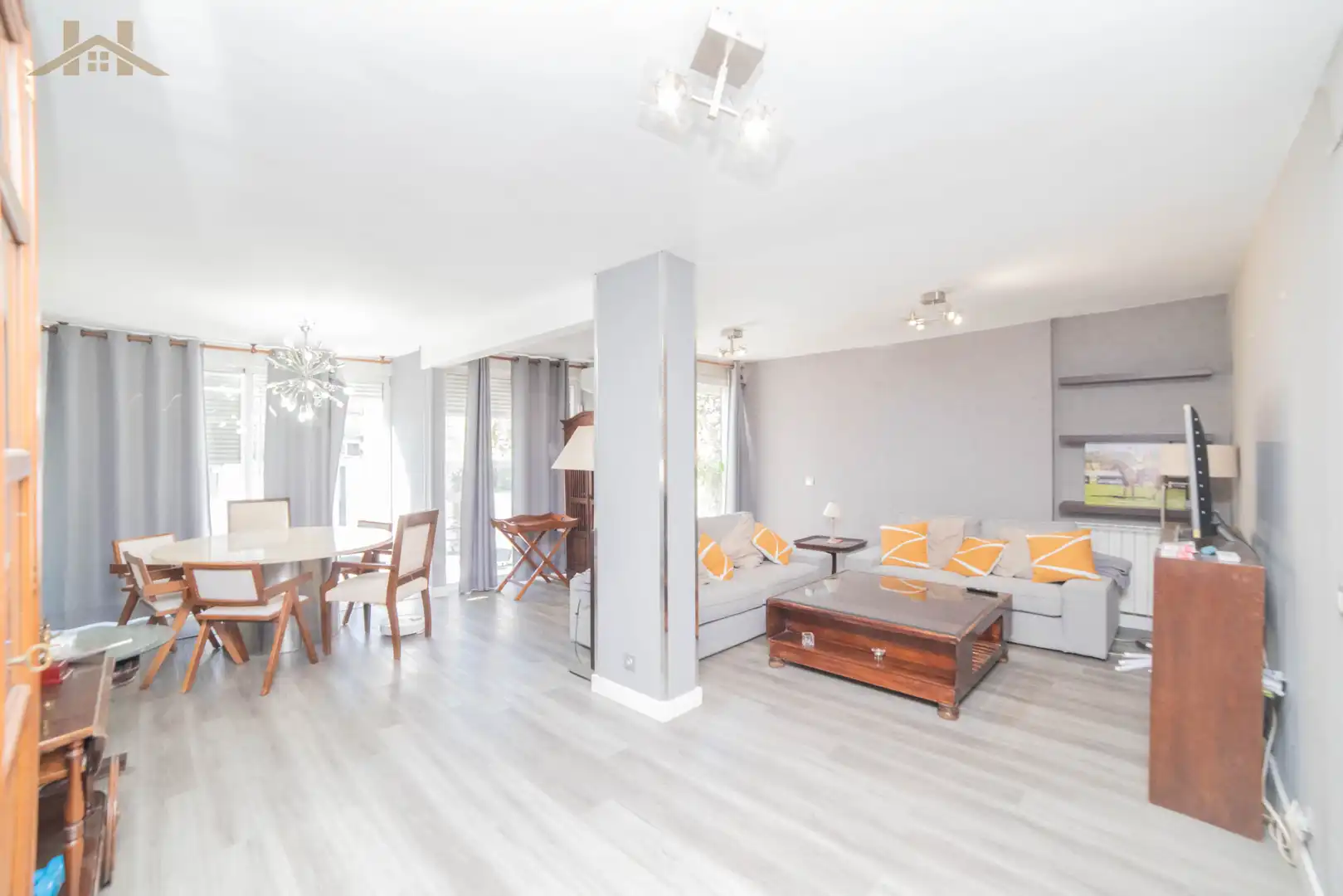 Sala d'estar de Casa adosada en venda en Pozuelo de Alarcón amb Aire condicionat, Calefacció i Terrassa