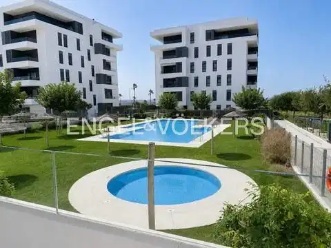 Piso con terraza en alquiler en Entrenúcleos, imagen 19