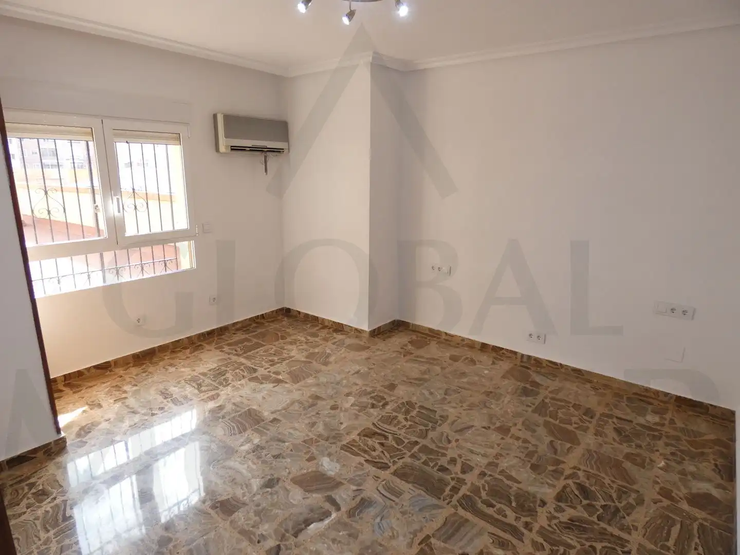 Flat for rent in Calle Ángel Bruna, 20, Ensanche