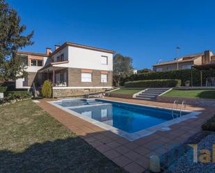 Jardí de Casa adosada en venda en Girona Capital amb Aire condicionat, Jardí privat i Piscina