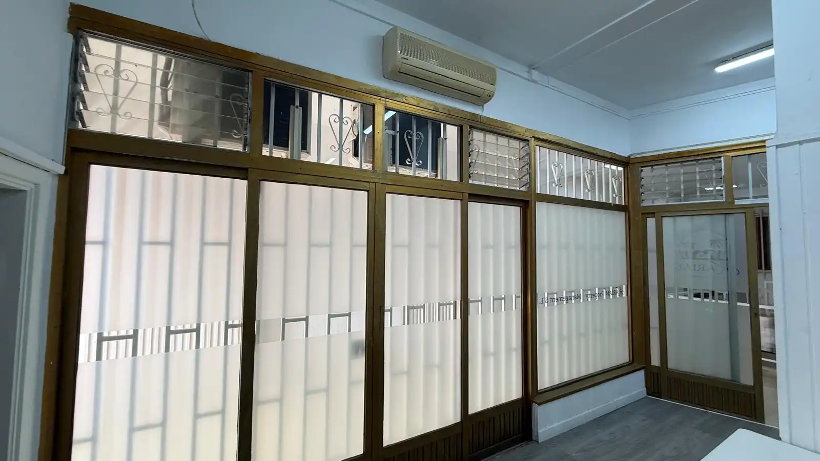 Commercial properties for rent in Arona  with Air Conditioner, Parquet flooring and Internet