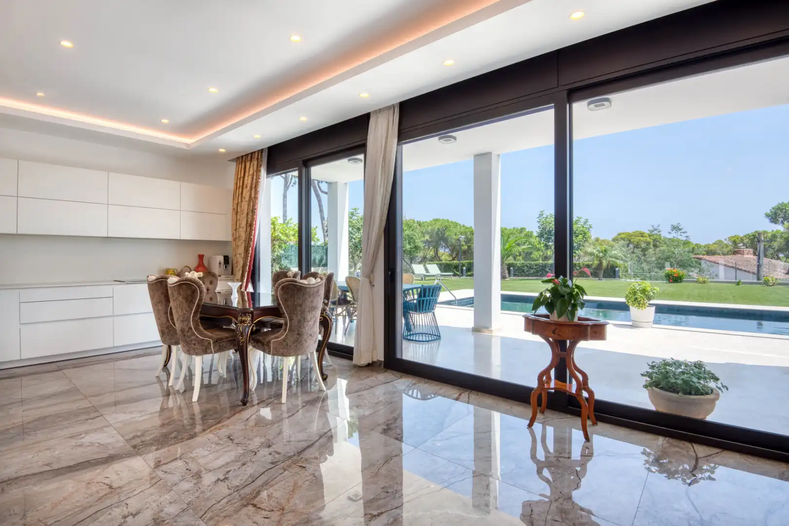 Chalet con piscina en venta en Carrer Cadí, imagen 7