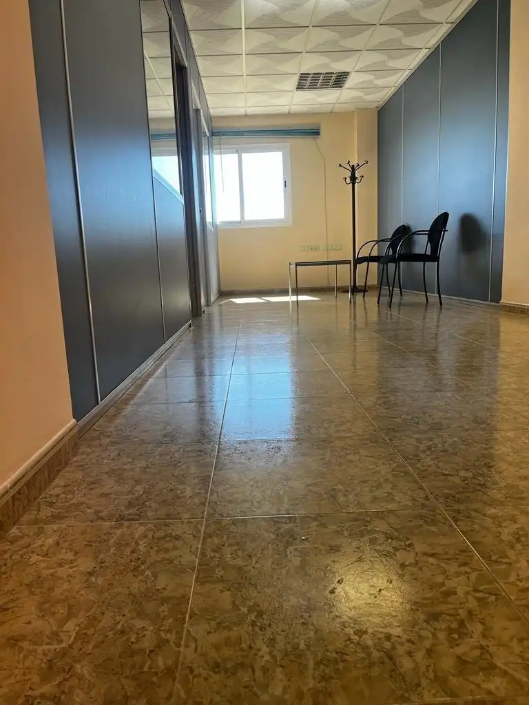 Oficina de alquiler en Santa María del Águila