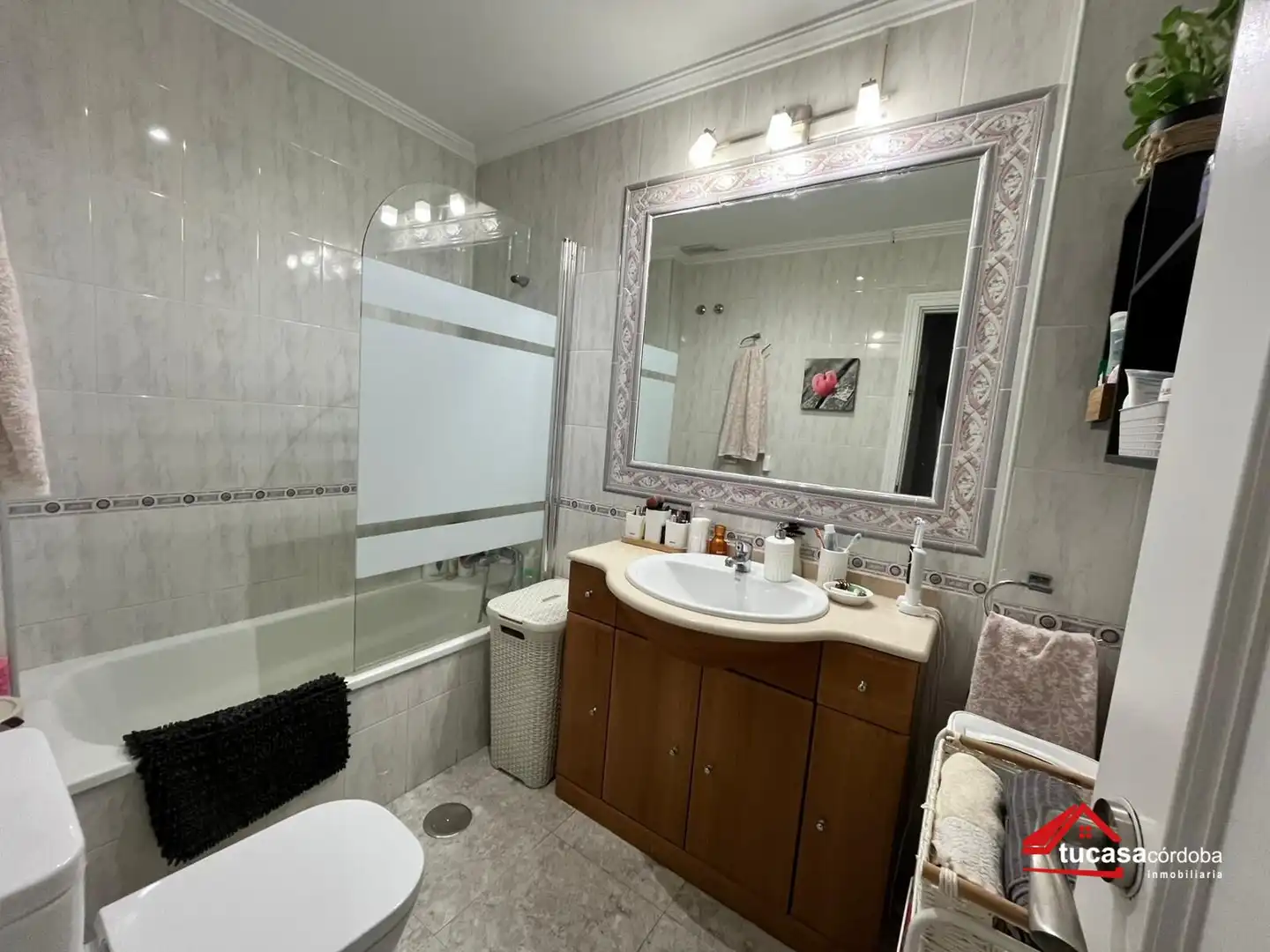 Bathroom of Flat for sale in Córdoba  with Air Conditioner and Terrace