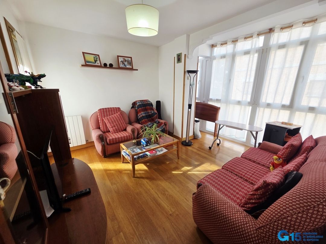 Sala d'estar de Pis en venda en Errenteria amb Calefacció i Traster