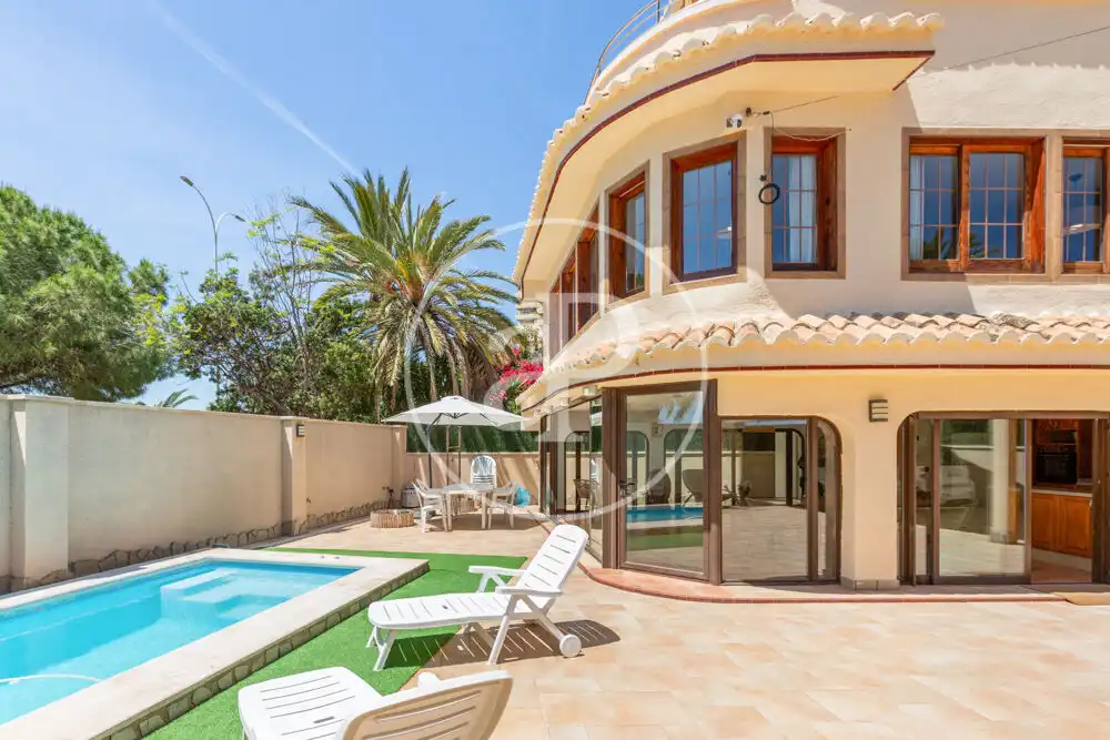 Vista exterior de Casa o chalet de alquiler en La Pobla de Farnals con Aire acondicionado, Calefacción y Jardín privado
