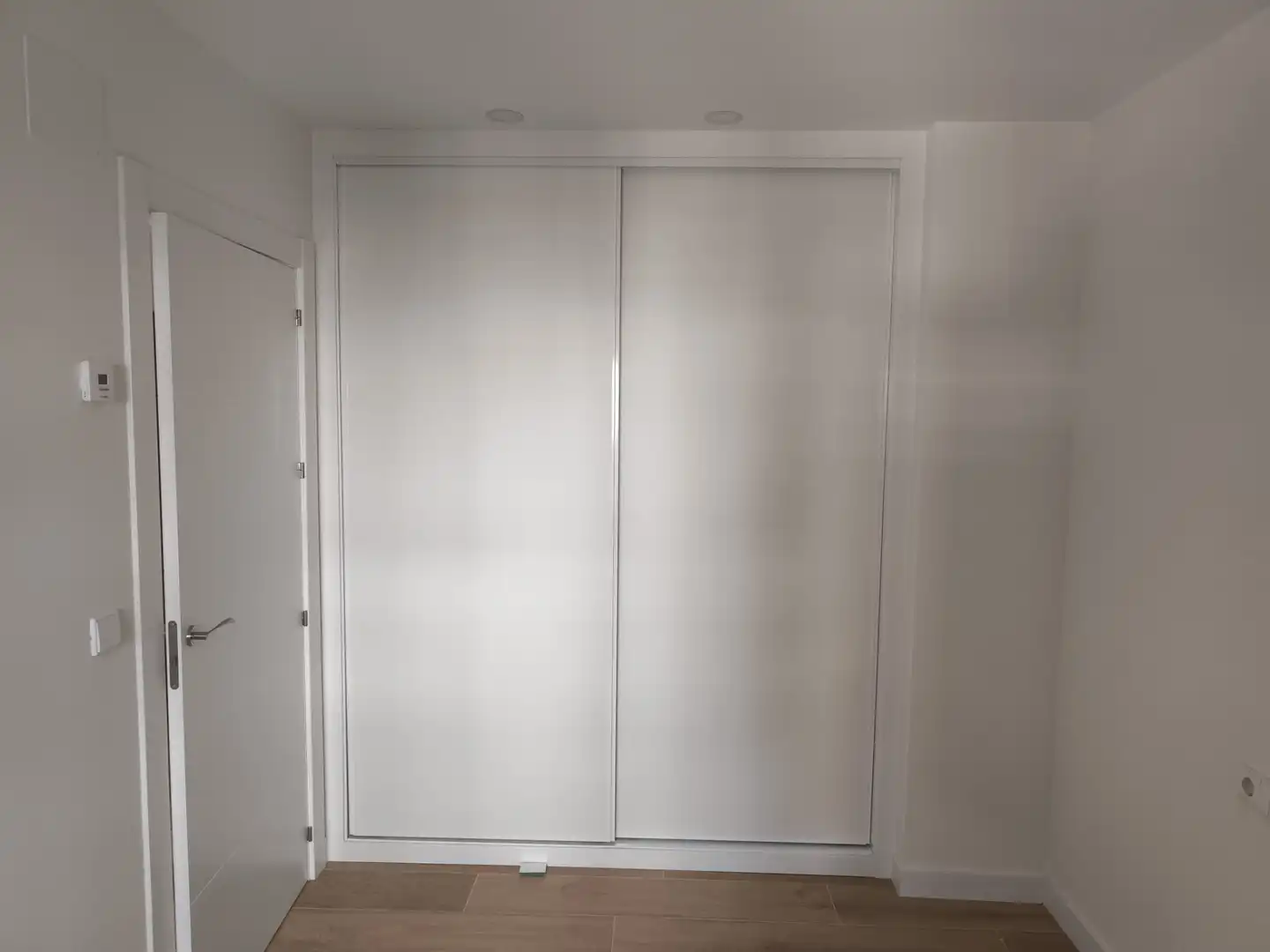 Habitación de Apartamento de alquiler en Gijón  con Calefacción, Parquet y Trastero