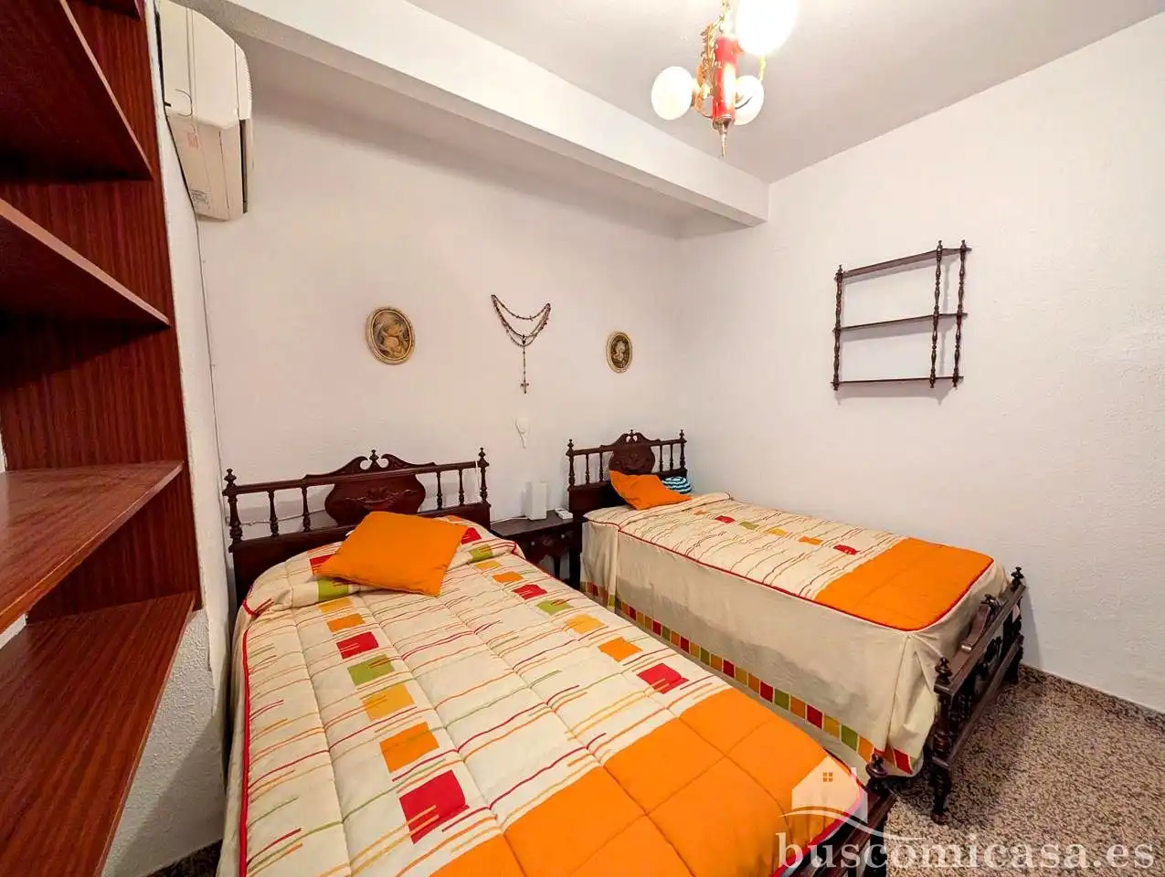 Dormitori de Casa o xalet en venda en Linares amb Aire condicionat, Calefacció i Jardí privat
