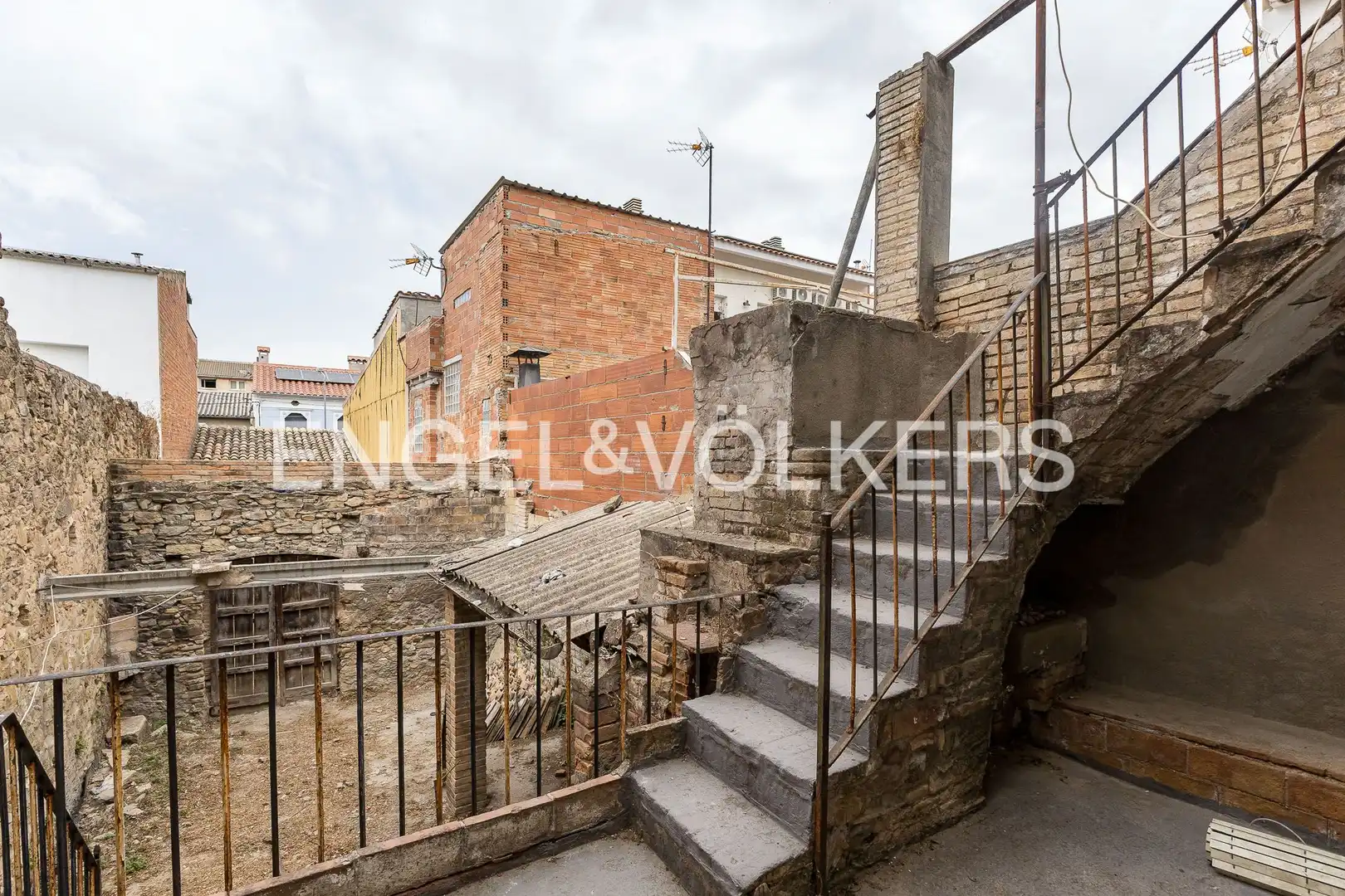 Vista exterior de Casa adosada en venda en Sant Vicenç de Castellet amb Calefacció i Jardí privat
