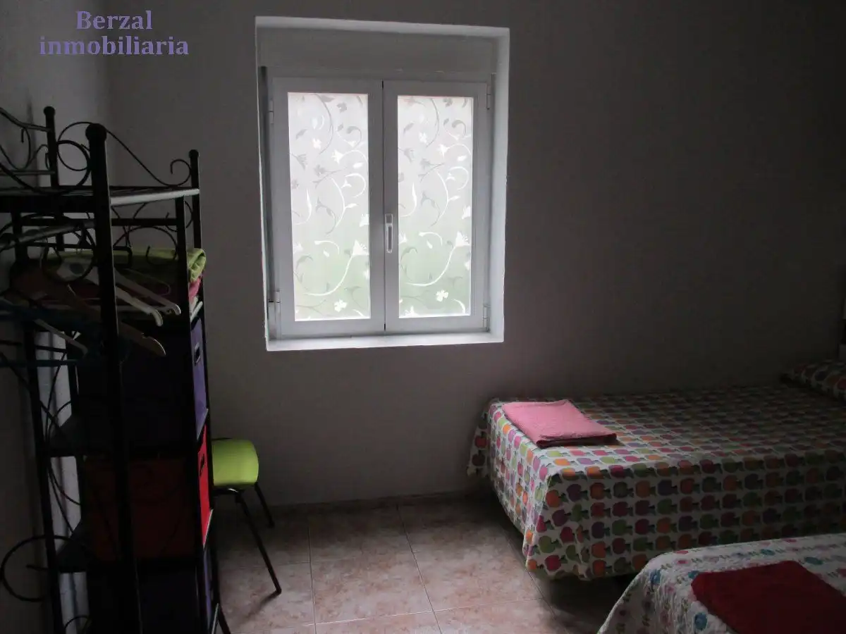 Dormitori de Casa o xalet en venda en  Logroño amb Calefacció, Jardí privat i Terrassa